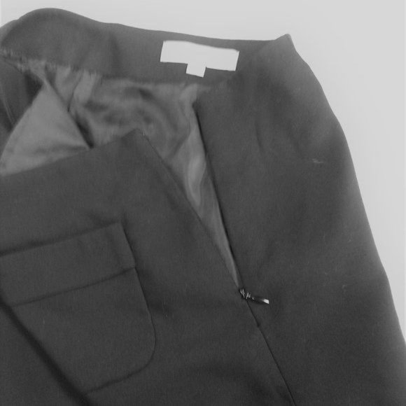 Ann Taylor Loft Black skirt size 8P with pockets - Picture 7 of 8